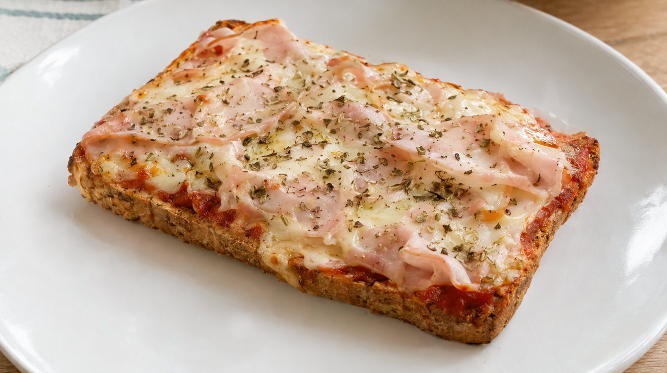Tostada de pizza proteica con pavo y mozzarella